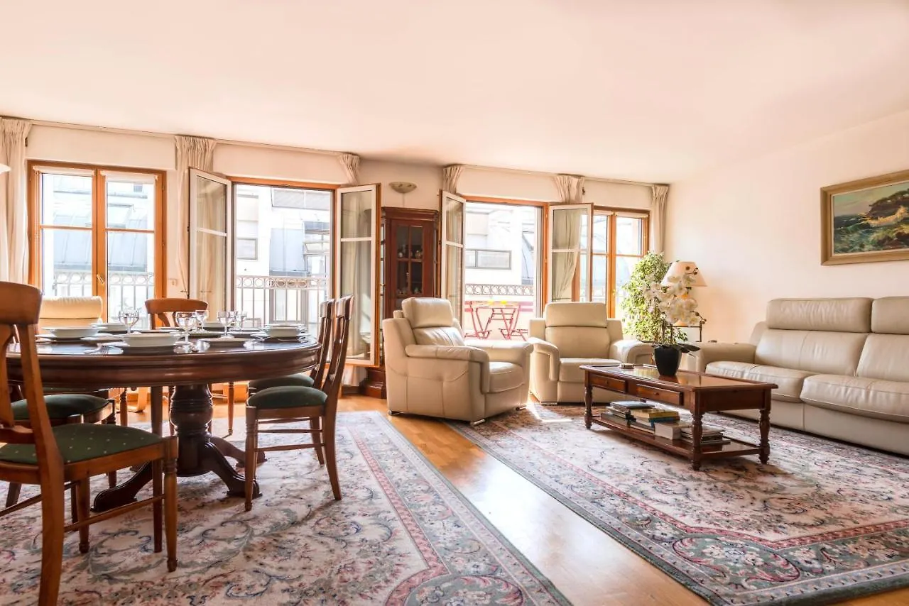 Beaudelaire Center Apartman *