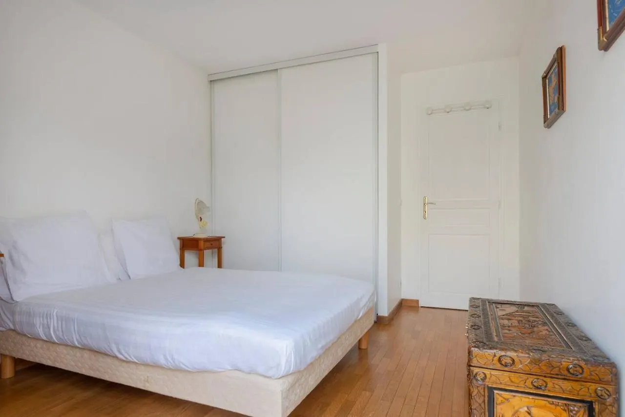 Beaudelaire Center Apartment Paris